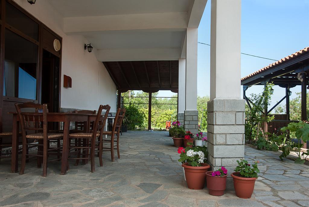 Meraklis Rooms Kariotes Екстериор снимка