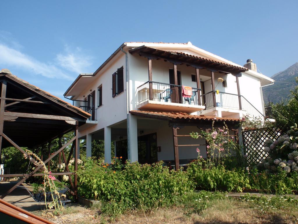 Meraklis Rooms Kariotes Екстериор снимка