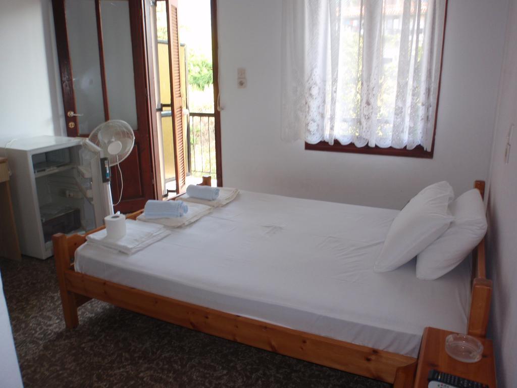 Meraklis Rooms Kariotes Екстериор снимка