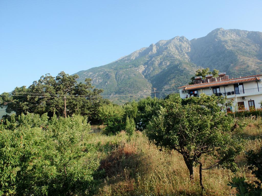 Meraklis Rooms Kariotes Екстериор снимка