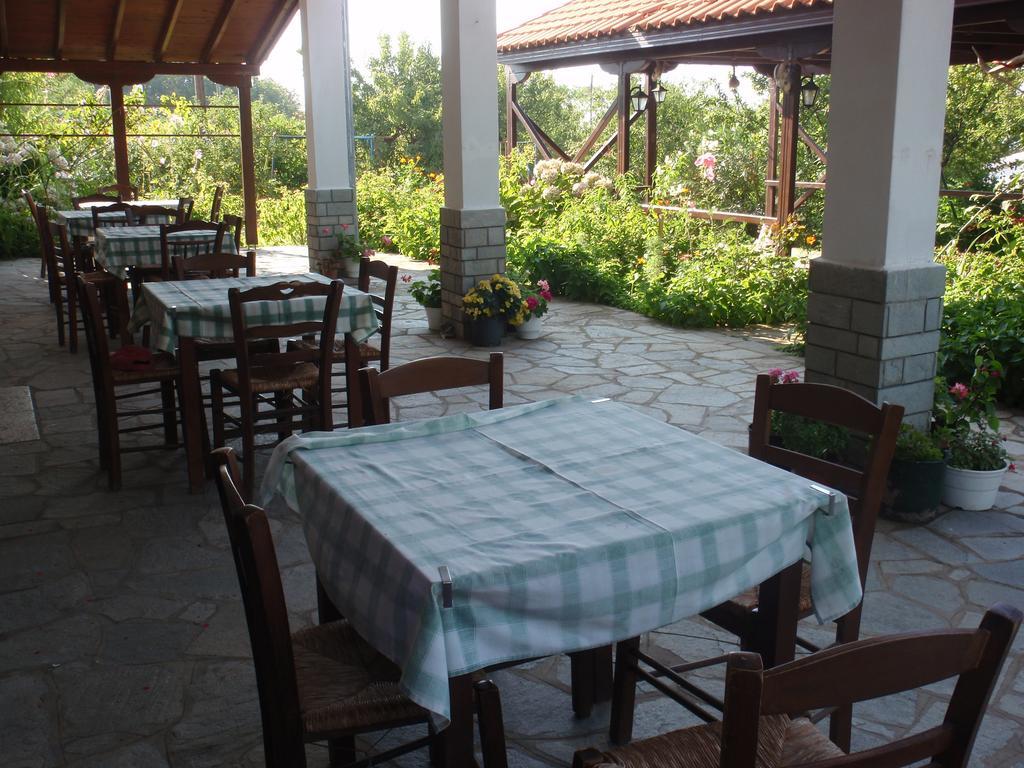 Meraklis Rooms Kariotes Екстериор снимка