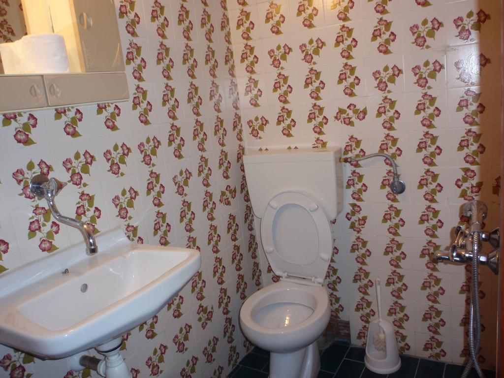 Meraklis Rooms Kariotes Екстериор снимка