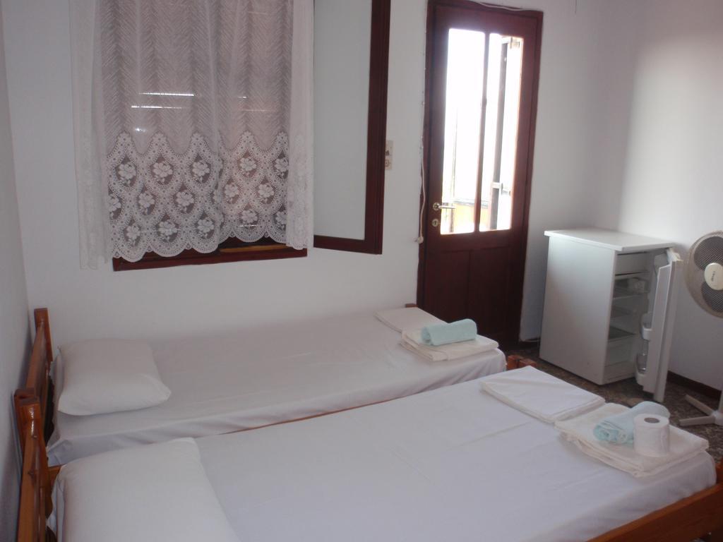 Meraklis Rooms Kariotes Екстериор снимка
