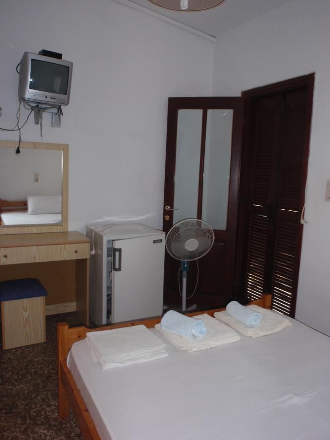 Meraklis Rooms Kariotes Екстериор снимка